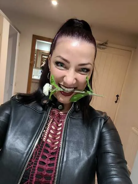 Live sex webcam photo for BustyMilf4You #3851366