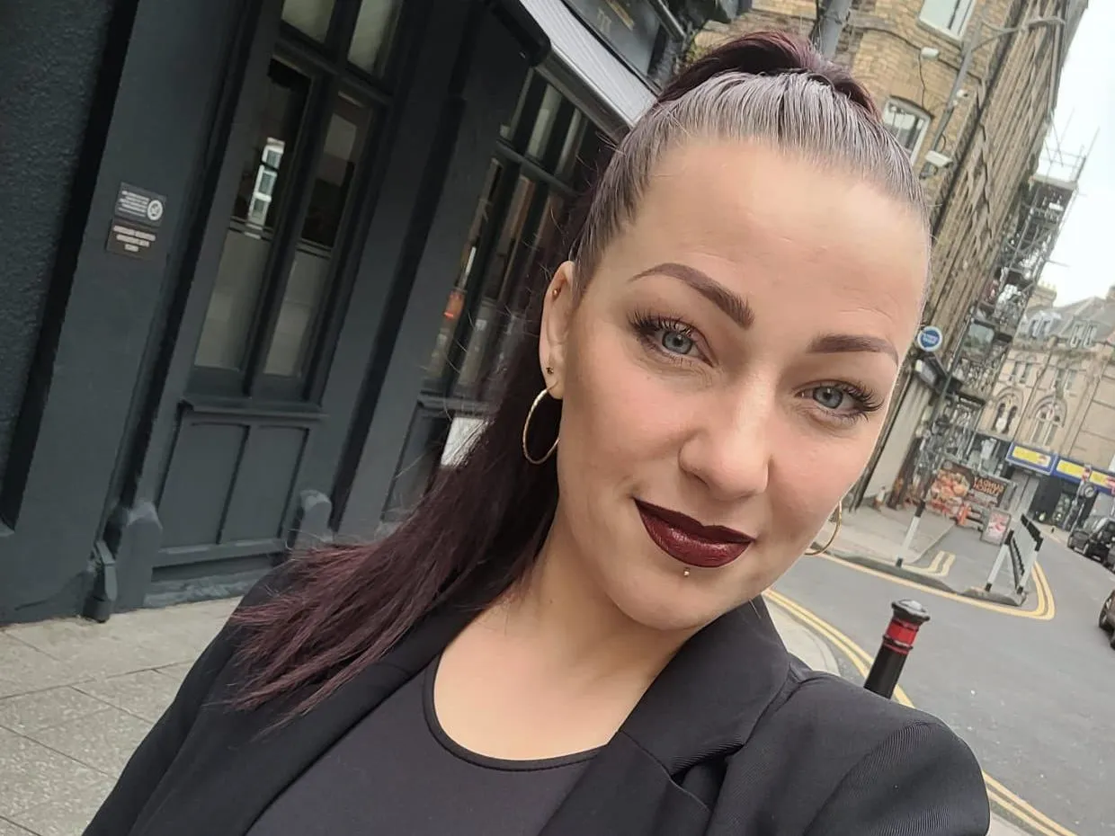 Live sex webcam photo for BustyMilf4You #3904111