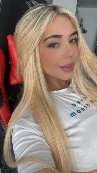 Live sex webcam photo for zaraMiller18 #6051729