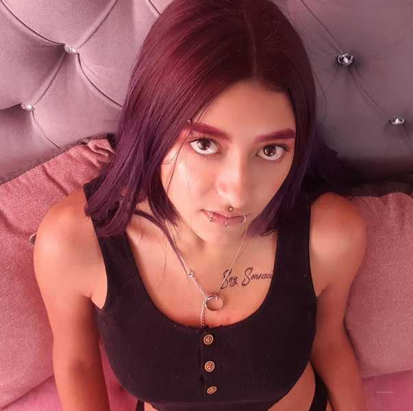 Live sex webcam photo for MaddyHowrd #3498833