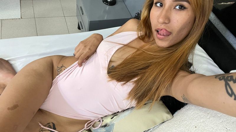 Live sex webcam photo for TarahMuller #3529645