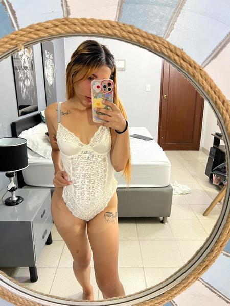 Live sex webcam photo for TarahMuller #3517234