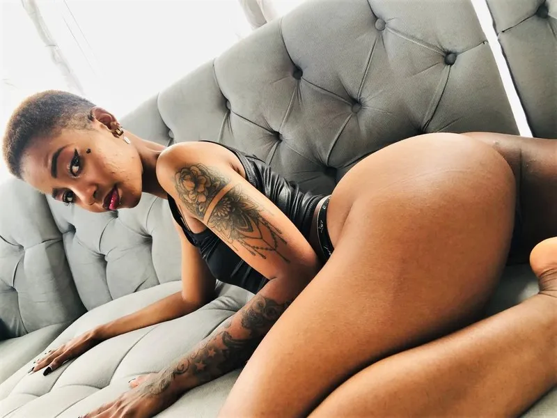 Live sex webcam photo for AshantiSweet #5896979