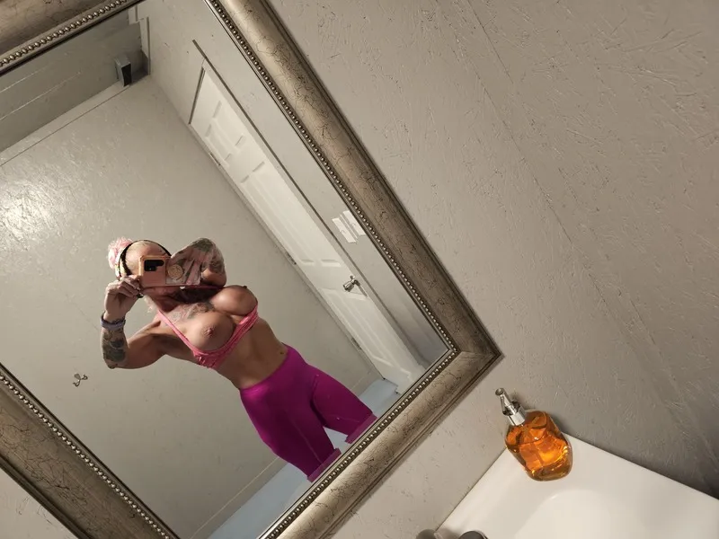 Live sex webcam photo for DixierebelDixiedime #7330577