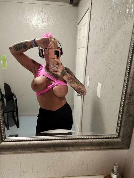 Live sex webcam photo for DixierebelDixiedime #7330575