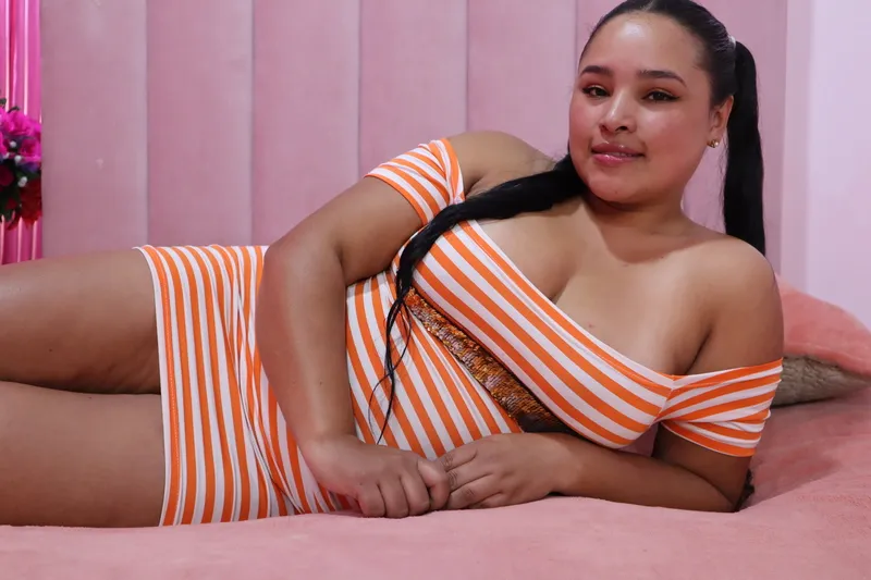 Live sex webcam photo for LucianaCruz18 #3510391