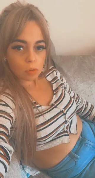 Live sex webcam photo for UnfaithfulHousewife #4033431