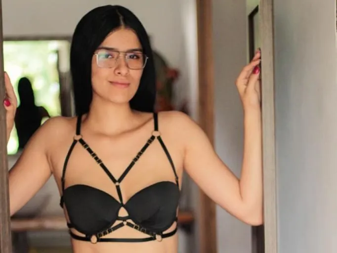 Live sex webcam photo for MiaRoys #3519018