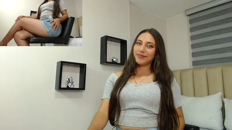 Live sex webcam photo for Emiilyyjones #3565608