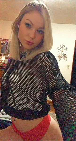 Live sex webcam photo for EllieOzark #3516854