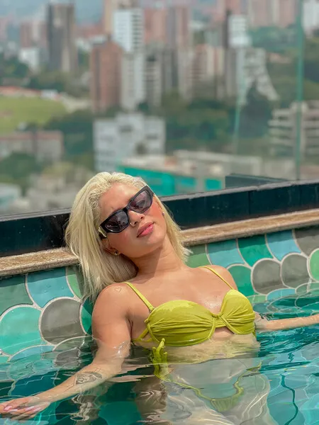 Live sex webcam photo for madisonbeck #3640315