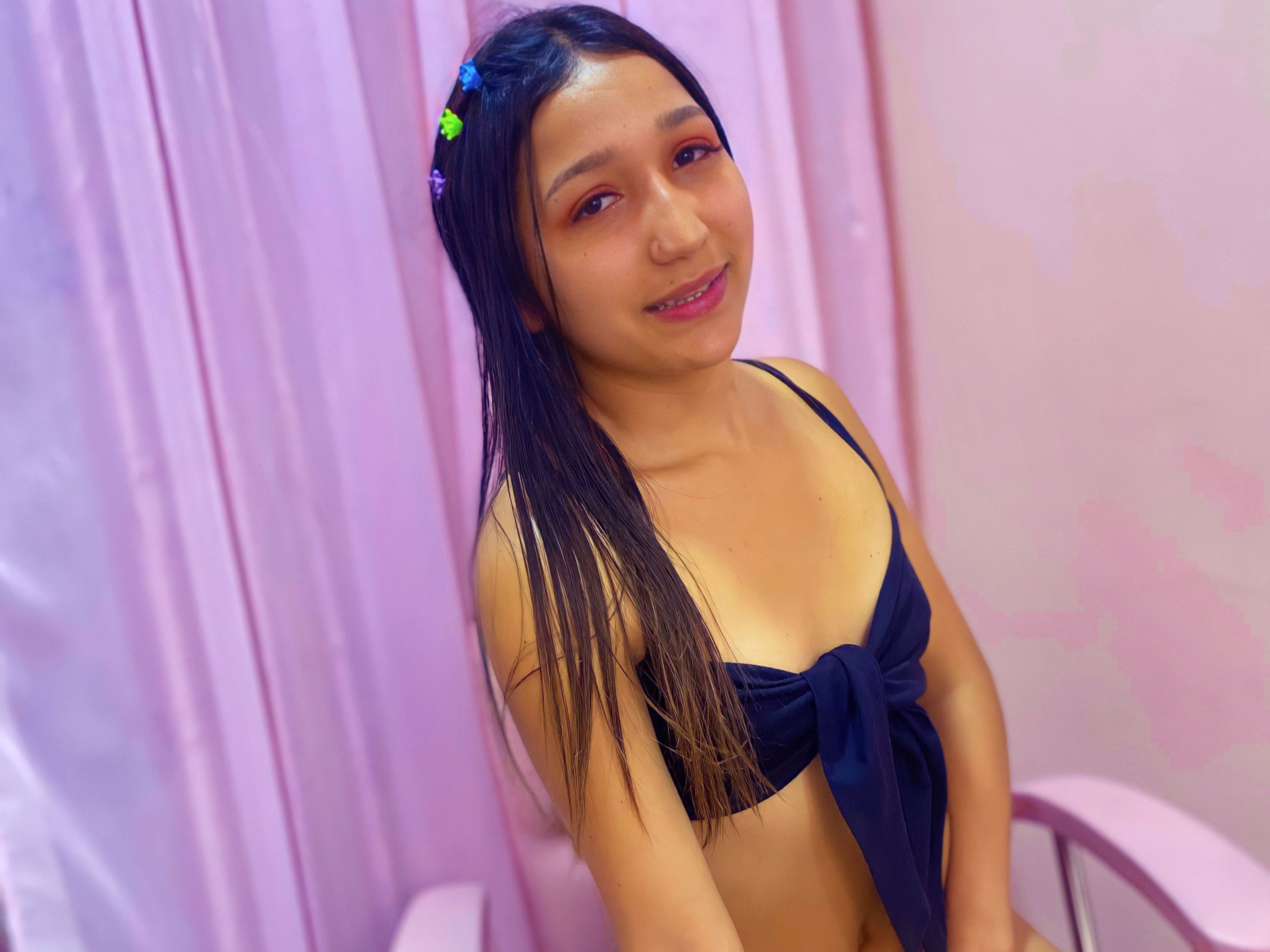 Live sex webcam photo for BrunaRua #3519375