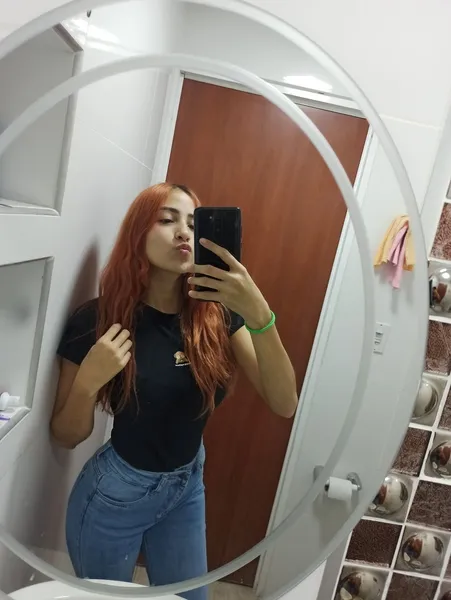Live sex webcam photo for MiaHarper100 #3522486