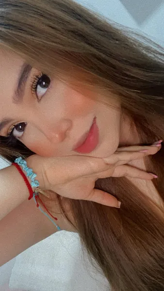 Live sex webcam photo for AlanaMontees #6219213