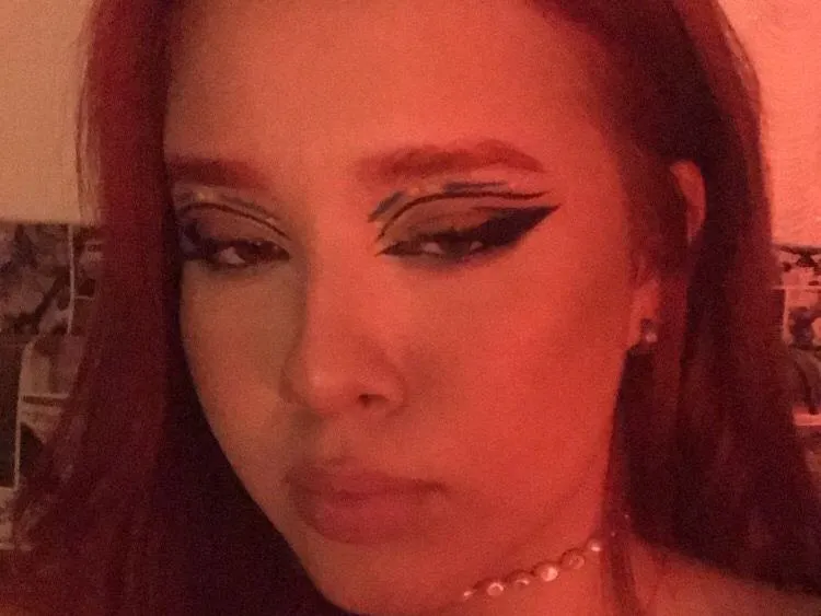 Live sex webcam photo for EmmaaScoot #3914102