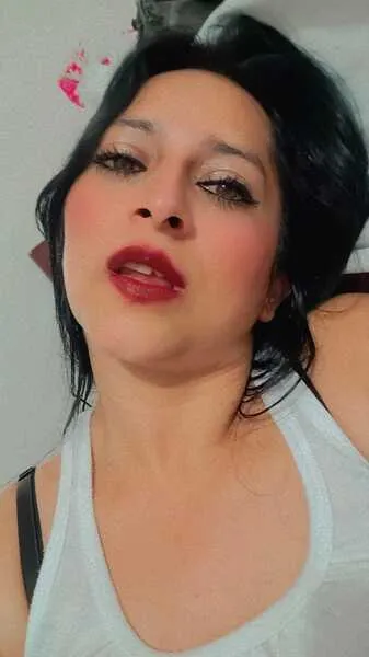 Live sex webcam photo for IvonneGarcia #4028339