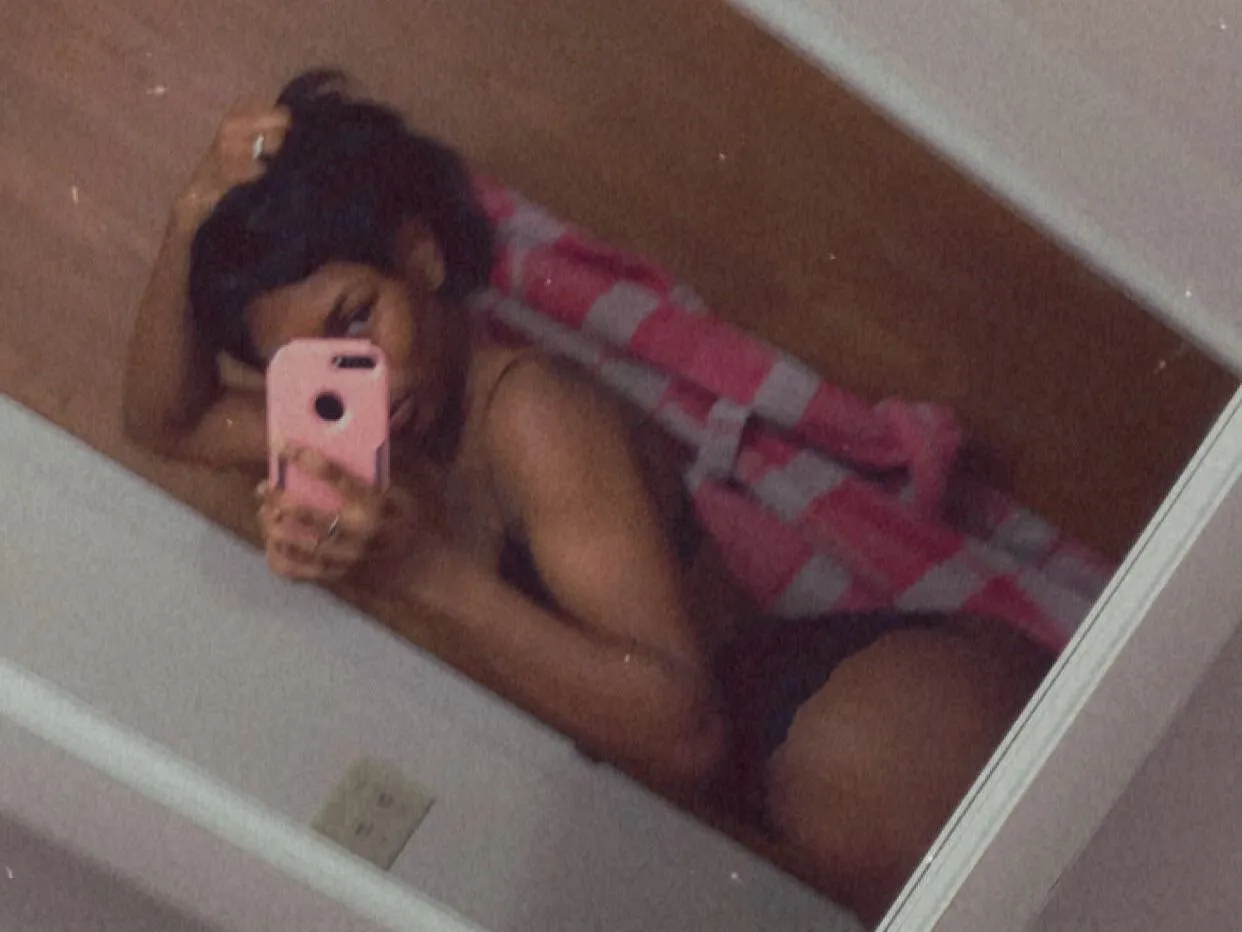 Live sex webcam photo for EbonyBronze #3991388