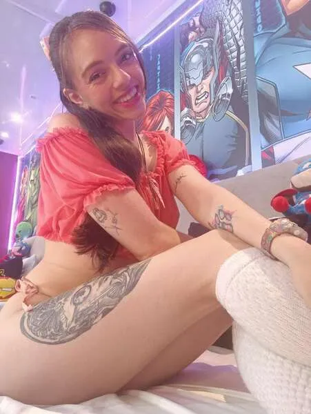 Live sex webcam photo for EmmaCollen #4039850