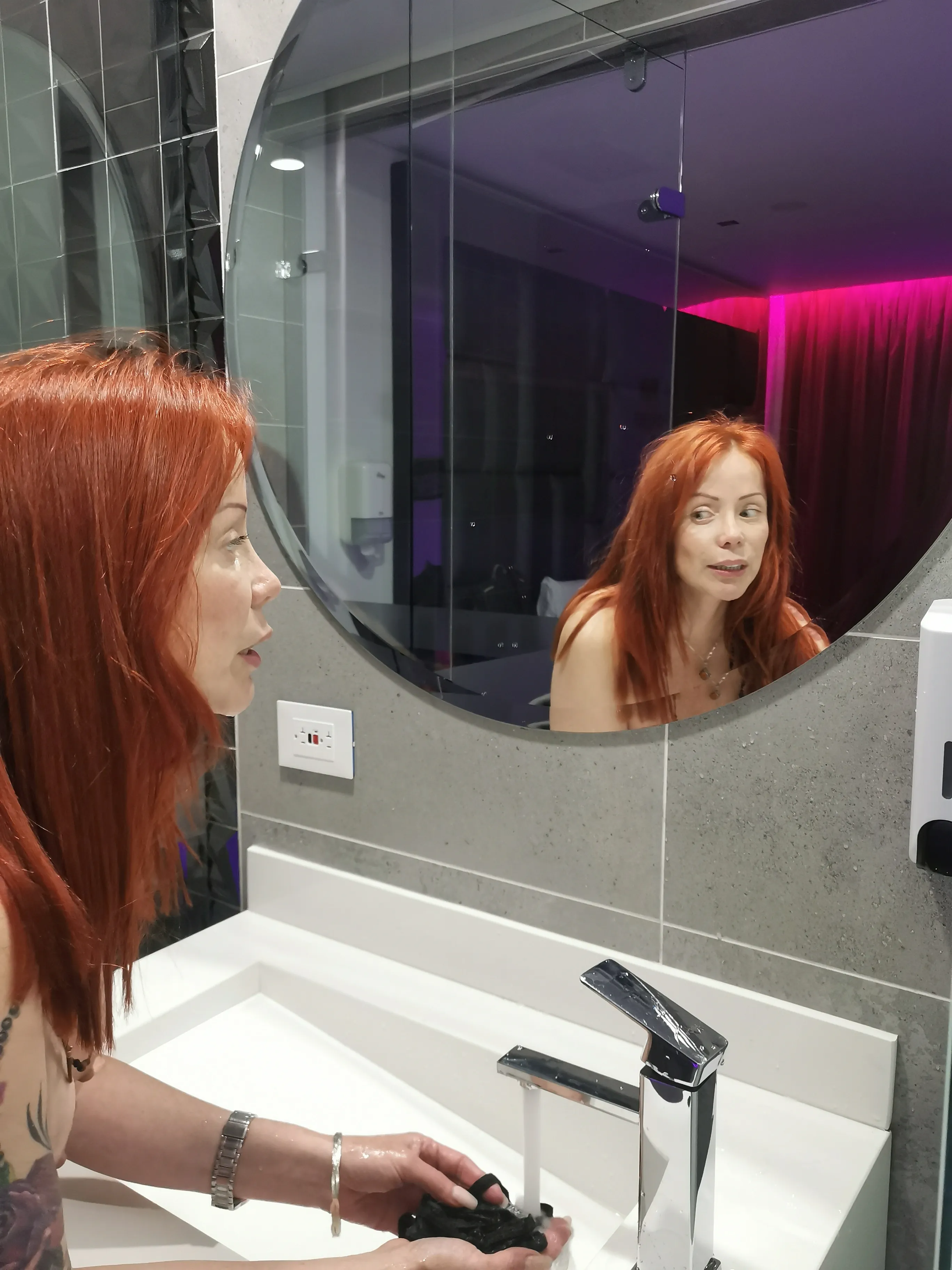 Live sex webcam photo for Carolinakiss23 #7872492