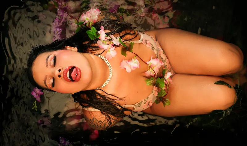 Live sex webcam photo for JulianaDuque #6106350