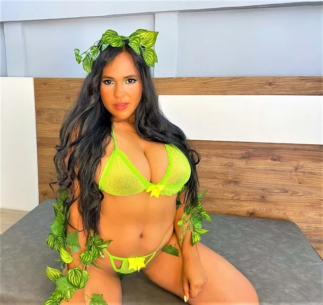 Live sex webcam photo for AleRivera #3539258