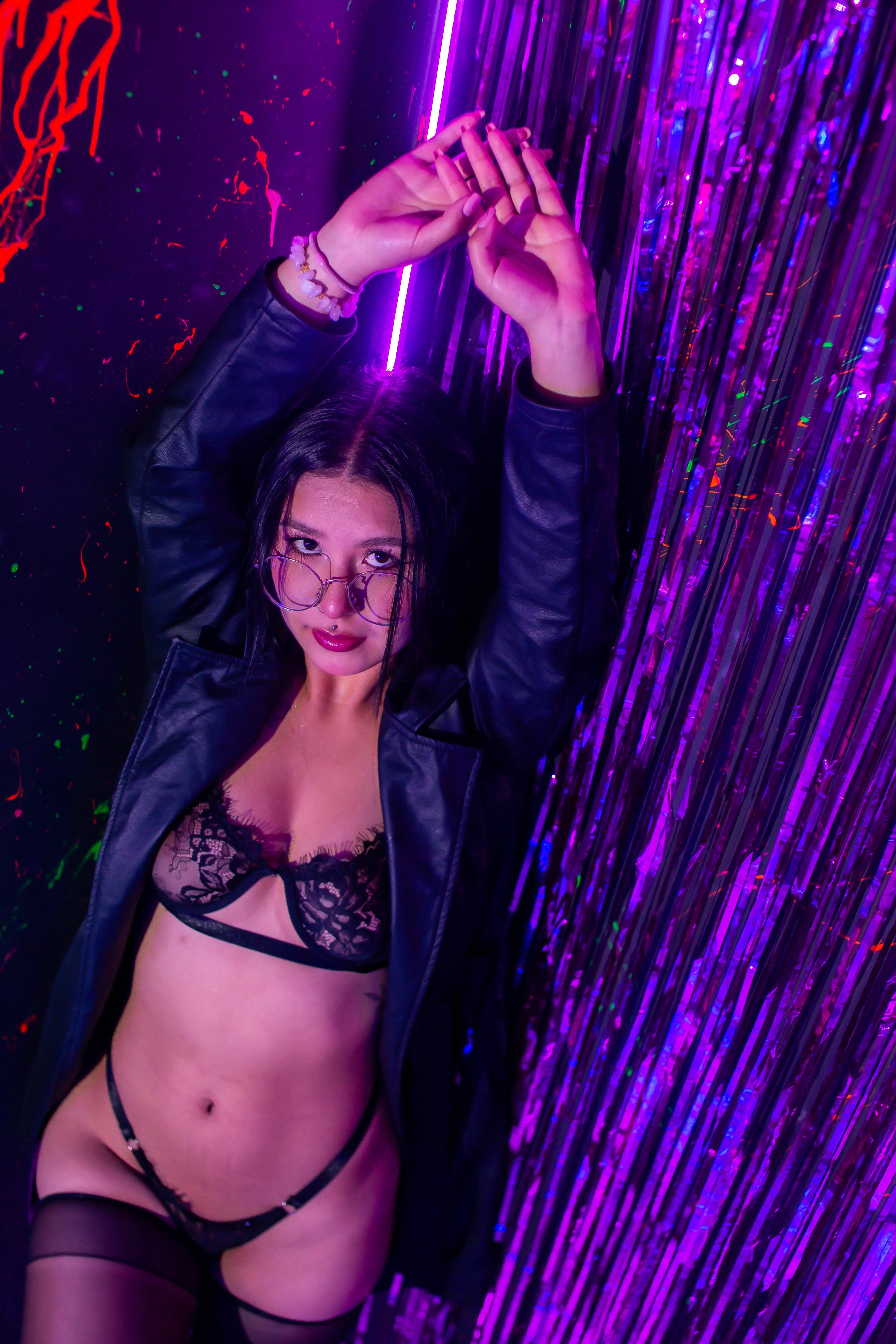 Live sex webcam photo for MiaSweet100 #7433732