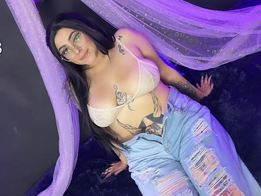 Live sex webcam photo for LittleCatalina #3534467