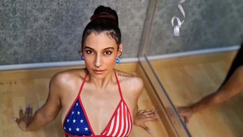 Live sex webcam photo for SuryTamara #5397511