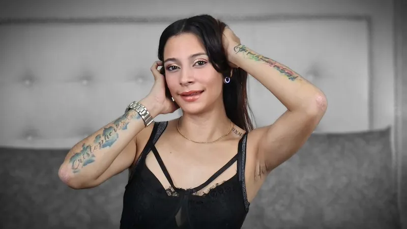 Live sex webcam photo for SuryTamara #3562216