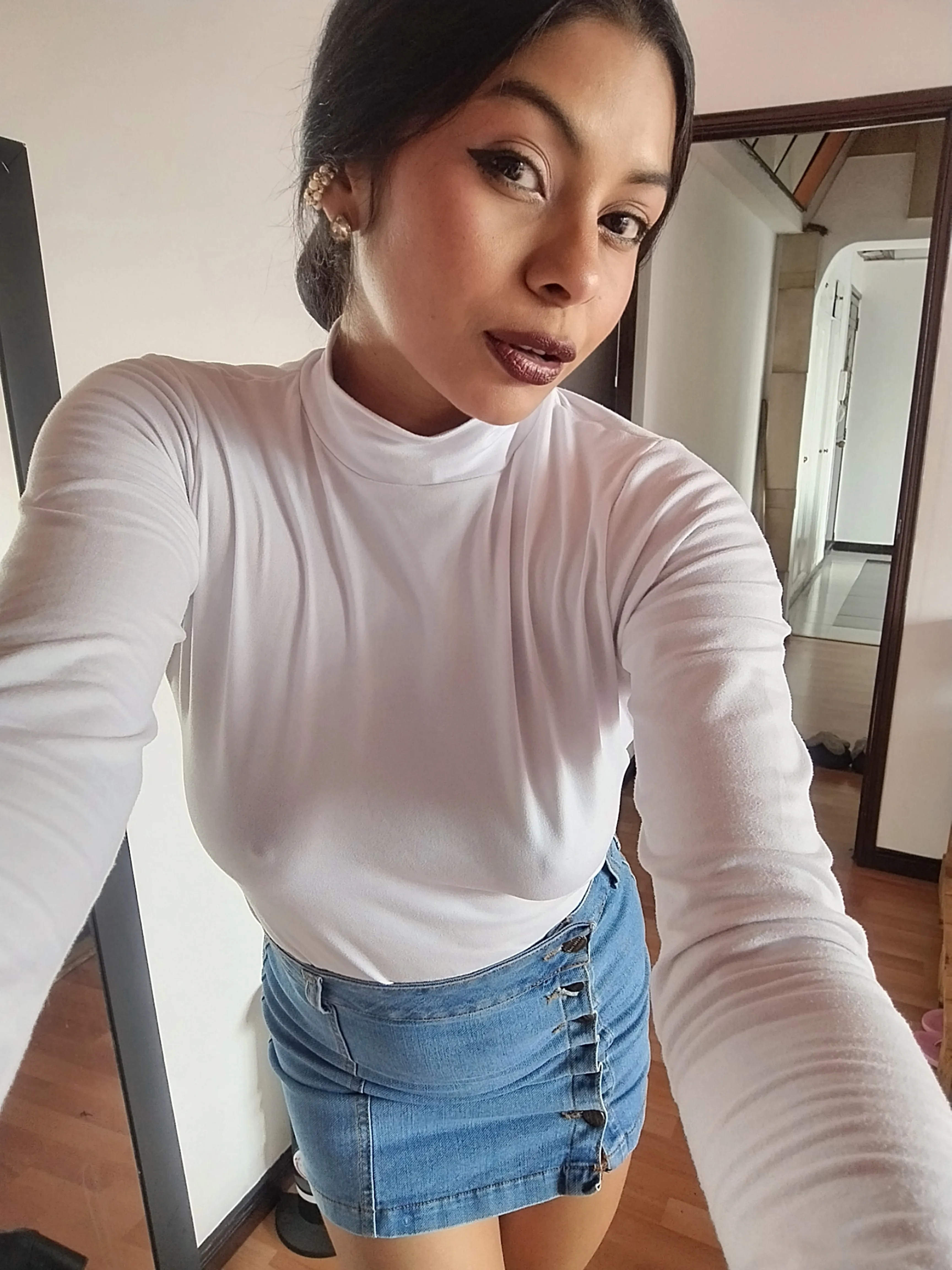 Live sex webcam photo for EmyCrahann #7884830