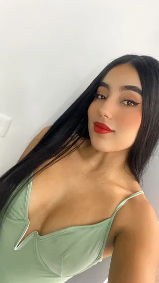 Live sex webcam photo for JadeParisi #5593441