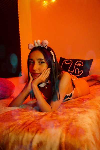 Live sex webcam photo for HannahLamberti #3599866