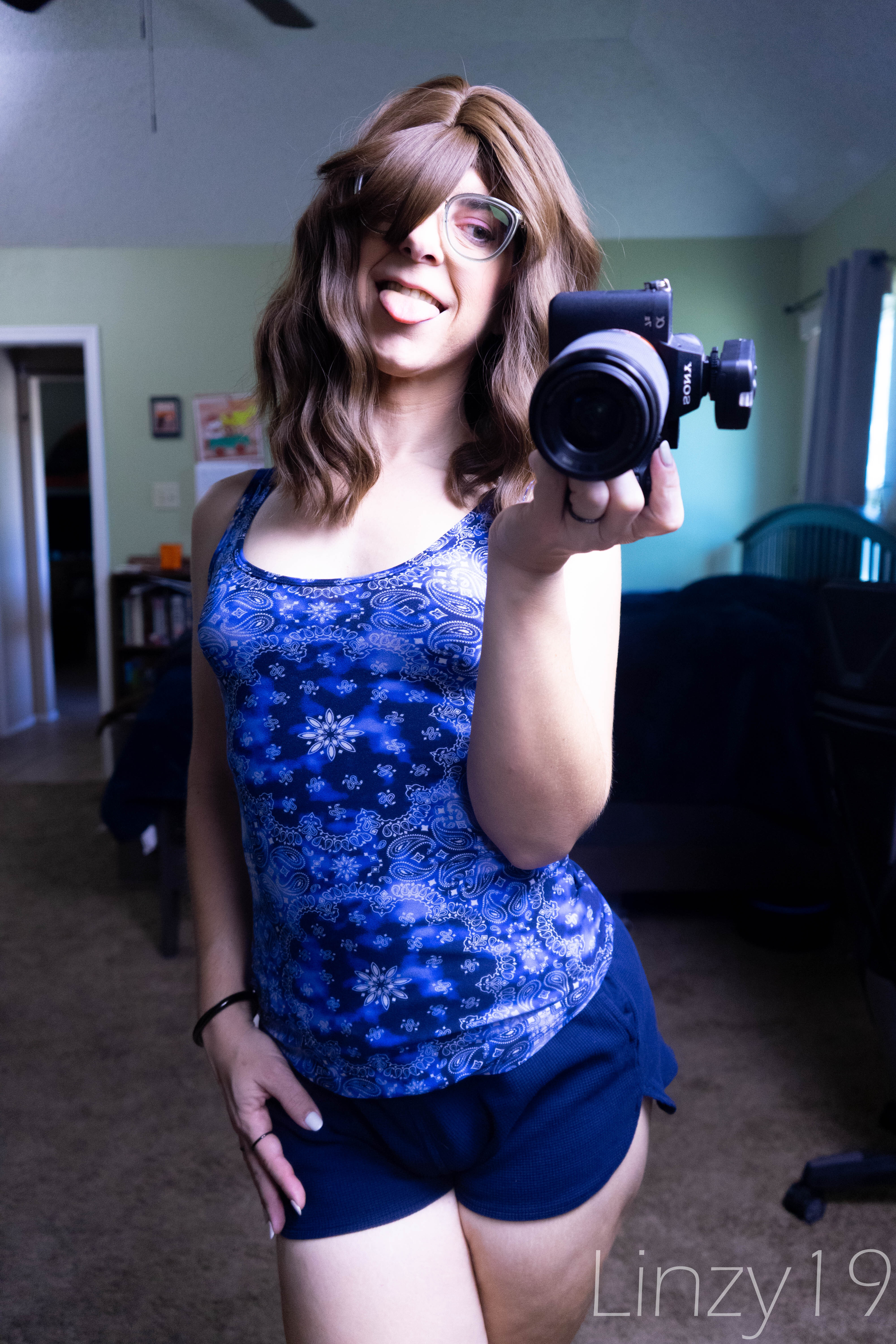 Live sex webcam photo for Linzy19 #7874901