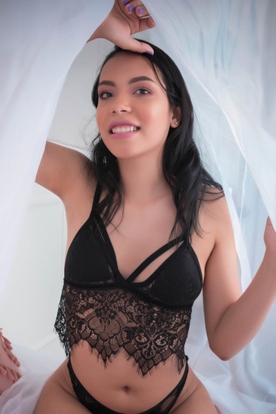 Live sex webcam photo for SophyWiilliamss #3590114