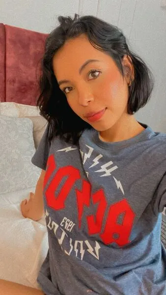 Live sex webcam photo for SophyWiilliamss #5321921