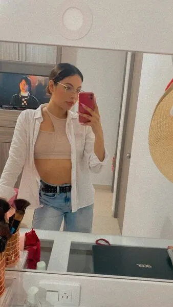 Live sex webcam photo for SophyWiilliamss #5308158