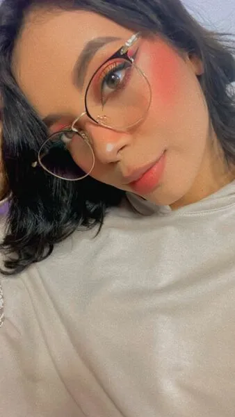 Live sex webcam photo for SophyWiilliamss #5321916