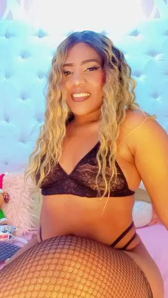 Live sex webcam photo for SamiaSmitn #5864607