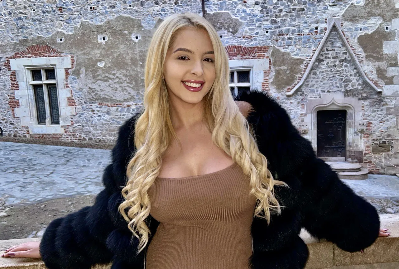 Live sex webcam photo for VictoriaMorrone #7482464
