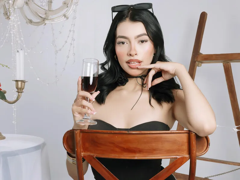 Live sex webcam photo for EmilyMillan #7010798