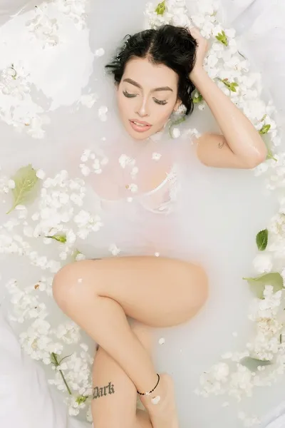 Live sex webcam photo for EmilyMillan #6486024