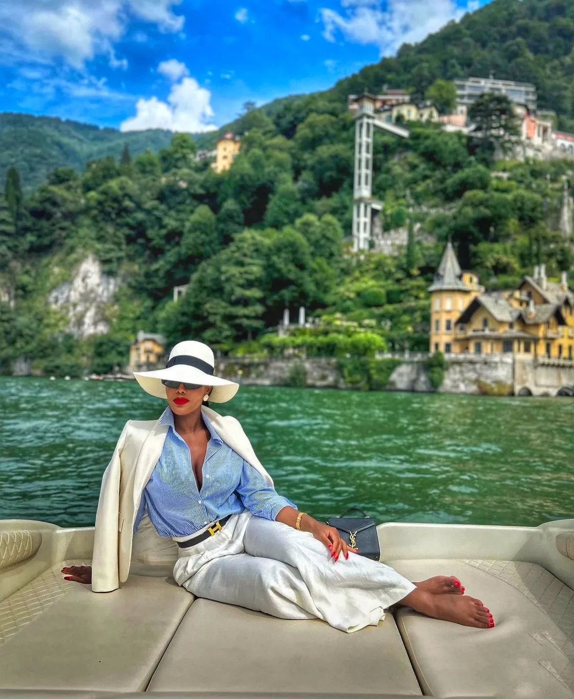 Live sex webcam photo for Cambellbigass #7299451