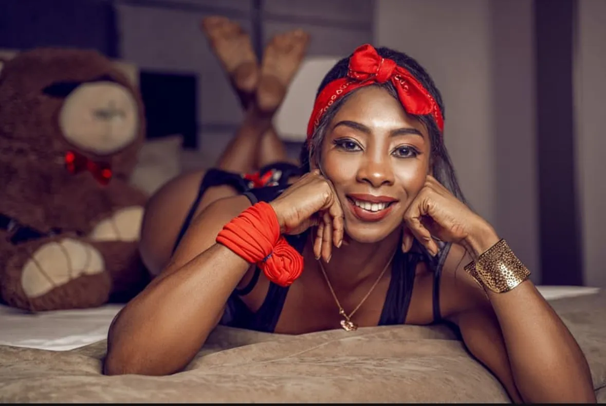 Live sex webcam photo for Cambellbigass #7961478