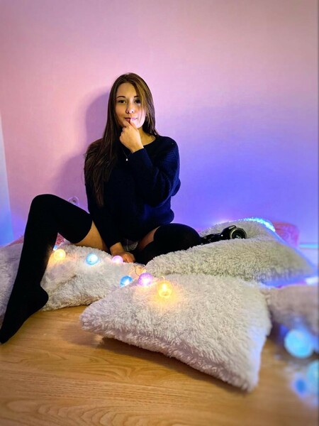 Live sex webcam photo for MiaDaimon #3700963