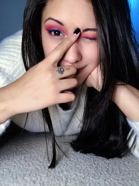 Live sex webcam photo for MiaDaimon #3700951