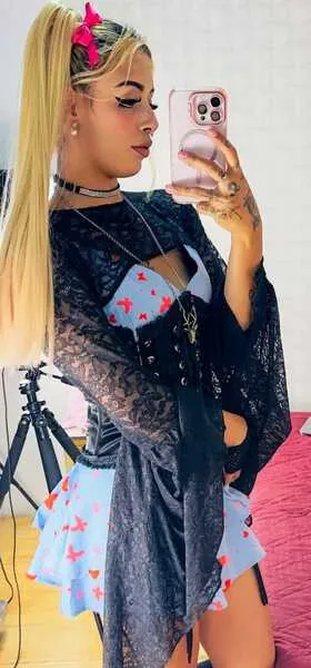 Live sex webcam photo for Breydiprincess18 #6965367