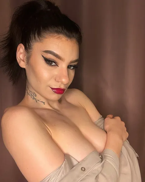 Live sex webcam photo for TarraVass #4088070