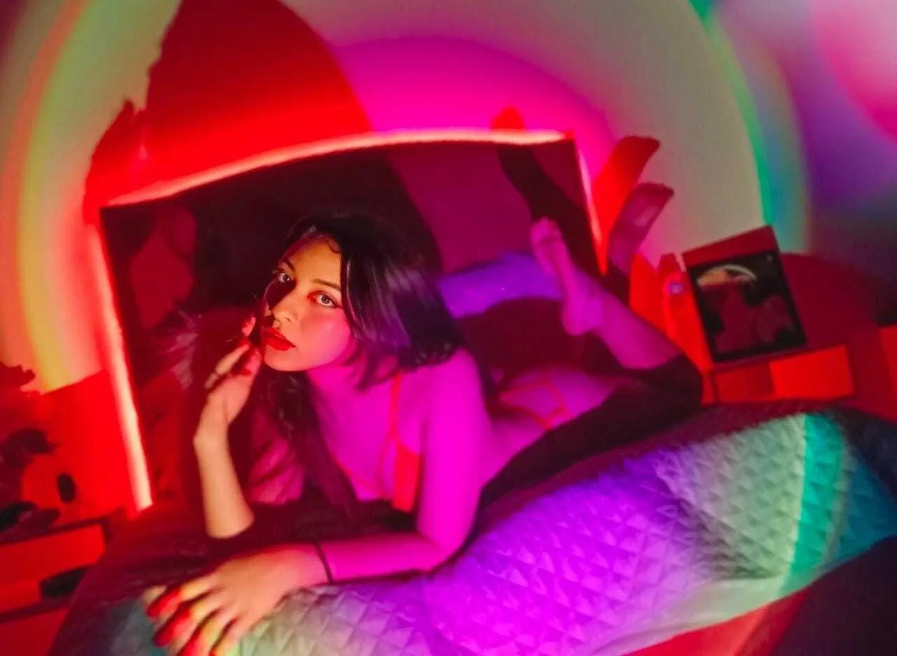 Live sex webcam photo for ZoeLennoxx #7159997