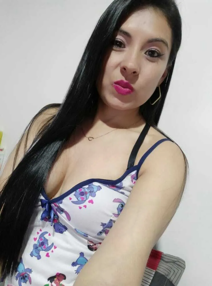 Live sex webcam photo for EllaRoss100 #7922581