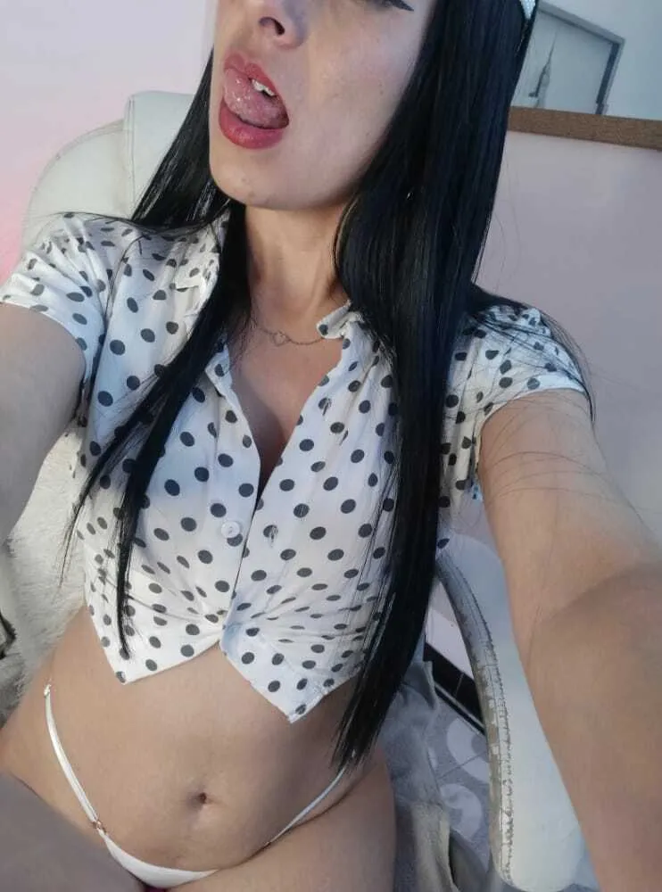 Live sex webcam photo for EllaRoss100 #7922604